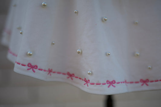 WHITE SKORT W/PEARL & PINK BOW DETAIL