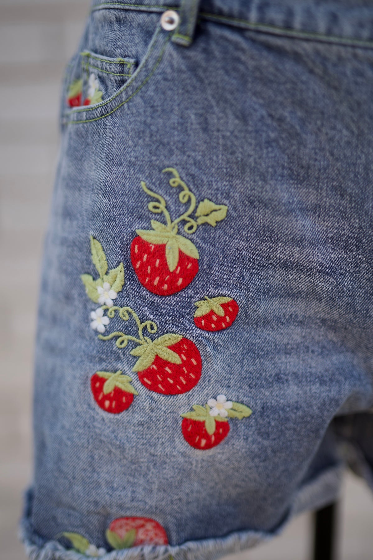 STRAWBERRY EMBROIDERED DENIM SHORTS